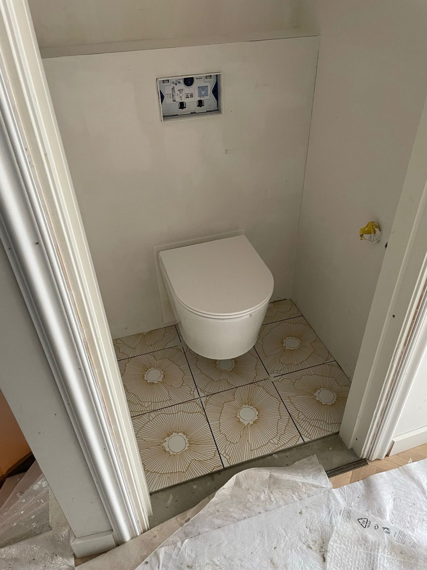 Toilet met maatwerk ombouw
